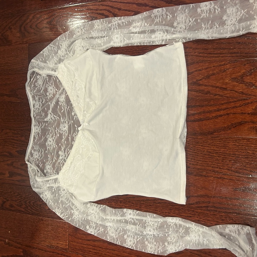 Elegant White Lace Sleeve Top
